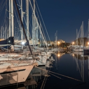 Videodokumentation, Reisedokumentation: Segelboote bei Nacht.