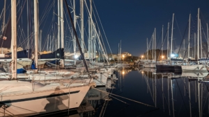 Videodokumentation, Reisedokumentation: Segelboote bei Nacht.
