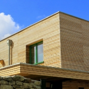 Rhombusleisten als Holzfassade