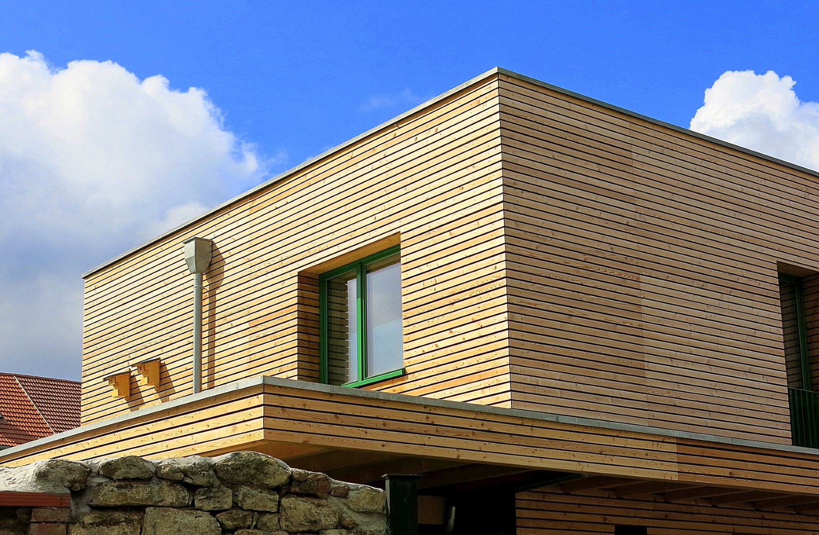 Rhombusleisten als Holzfassade